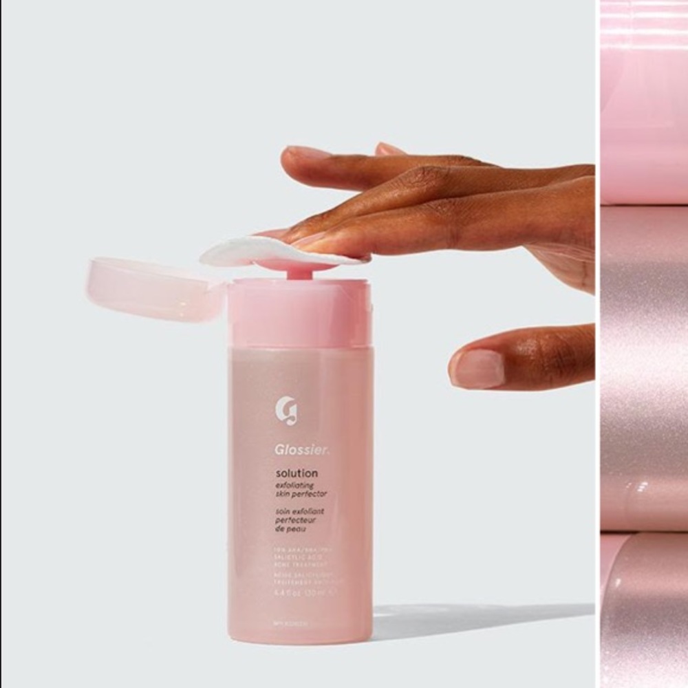 NWT Glossier Solution Exfoliant!